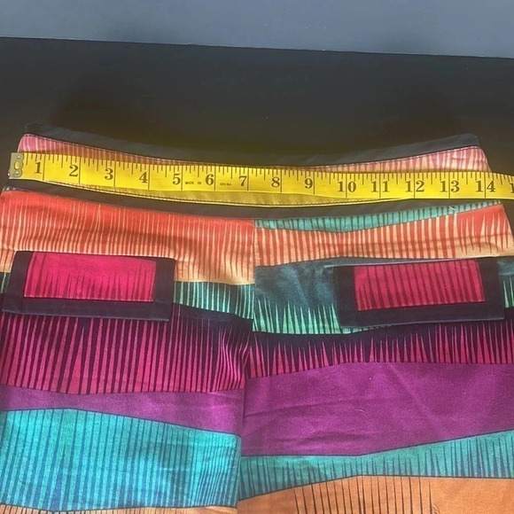 Trina Turk women’s multicolored zipper shorts size 2 - Picture 8 of 9
